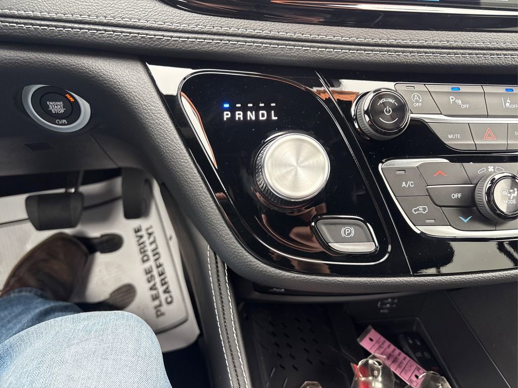 New 2026 Chrysler Pacifica Limited w/ Uconnect Theater Family Group image 29