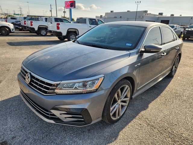 Used 2017 Volkswagen Passat 1.8T R-Line w/ R-Line Lighting Package FWD image 3
