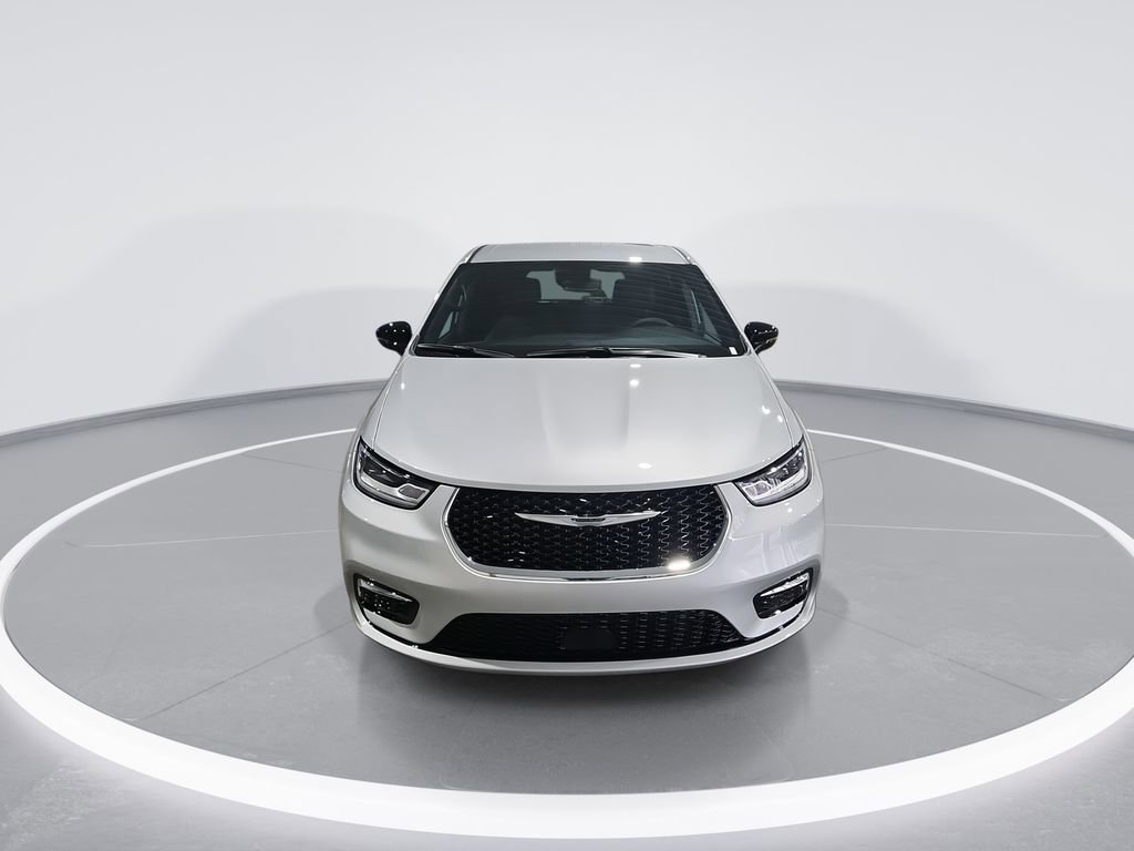 New 2026 Chrysler Pacifica Select AWD/4WD image 3