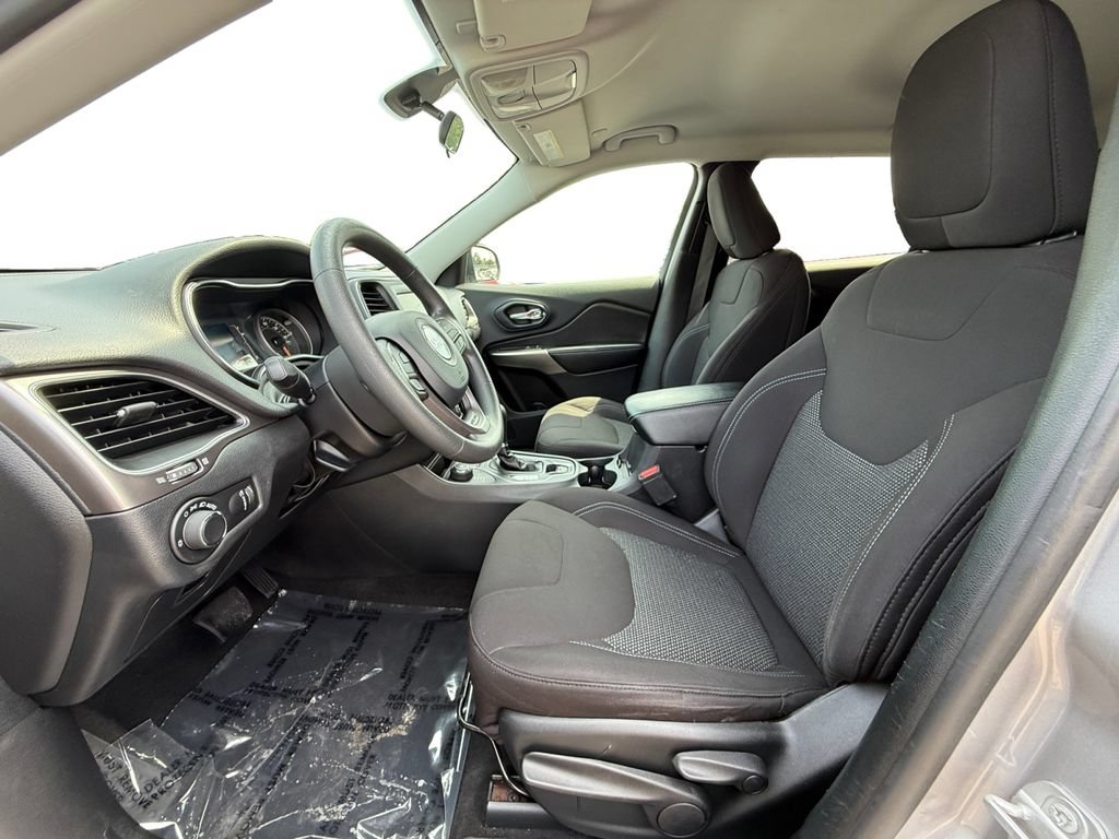 Used 2020 Jeep Cherokee Latitude AWD/4WD image 9
