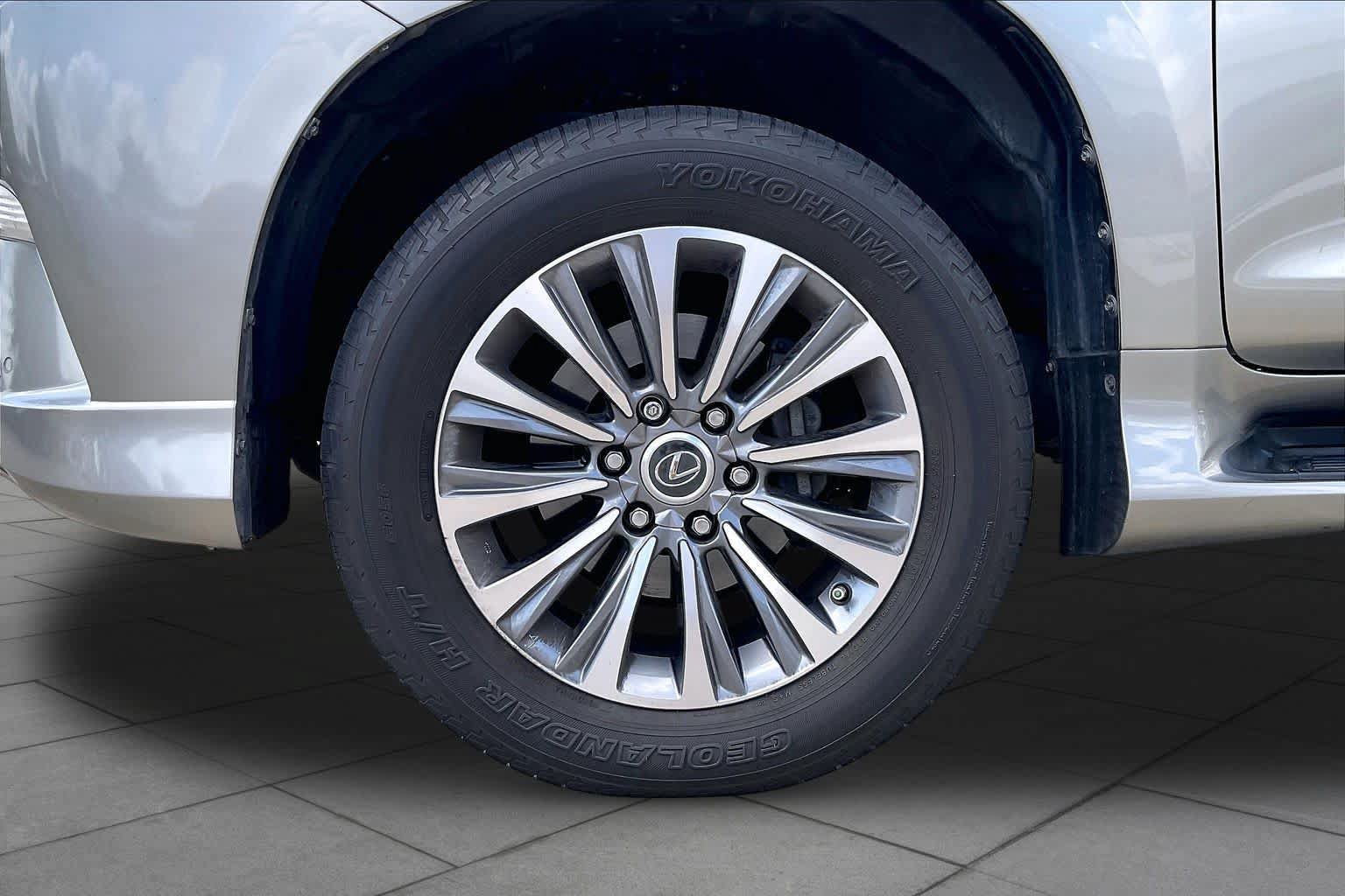 Used 2021 Lexus GX 460 Luxury w/ Off Road Package AWD/4WD image 9