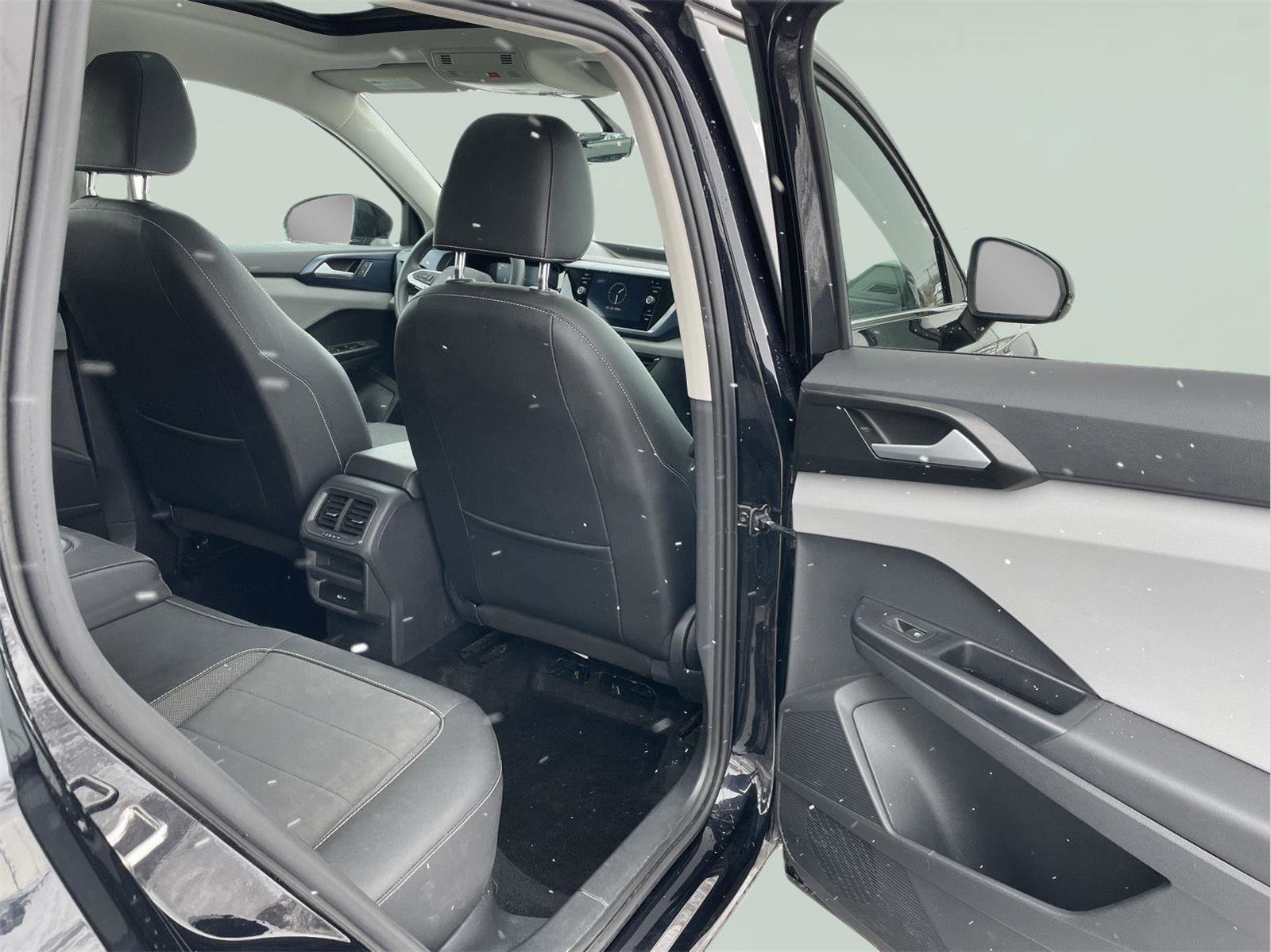 Used 2022 Volkswagen Taos SE w/ Panoramic Sunroof Package image 18