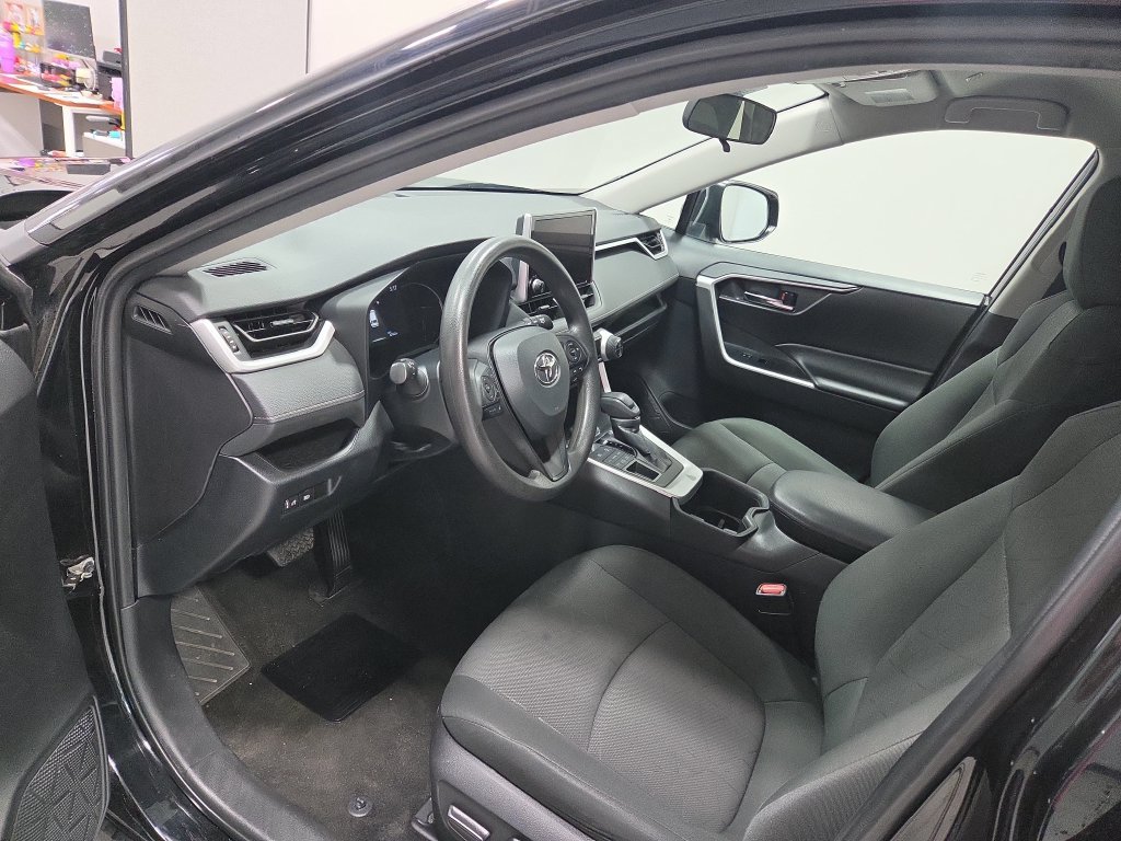 Used 2024 Toyota RAV4 XLE AWD/4WD image 28