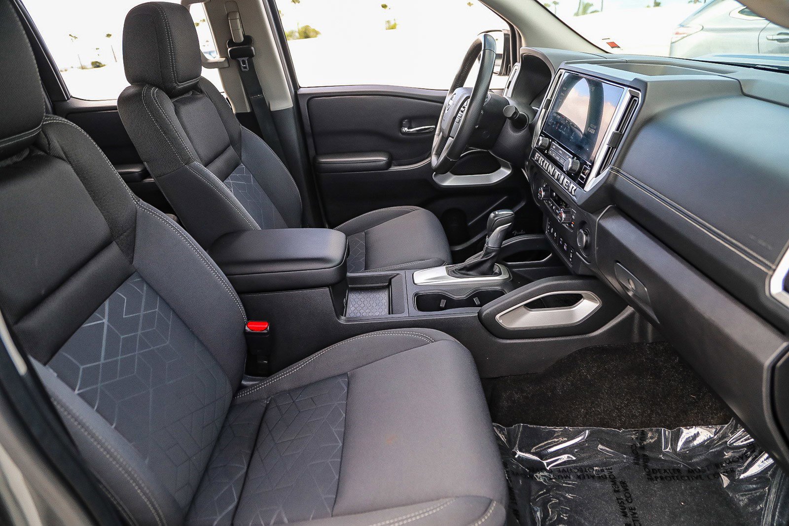 Used 2025 Nissan Frontier SV w/ SV Convenience Package RWD image 16