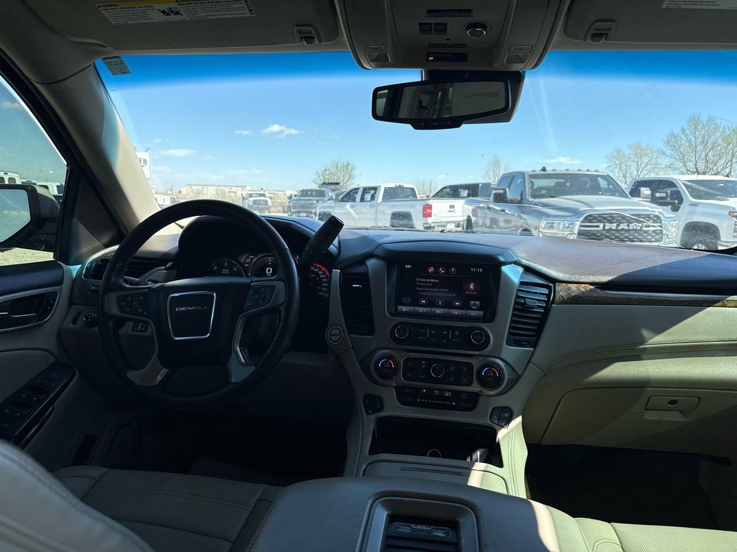 Used 2015 GMC Yukon Denali w/ Premium Package image 23