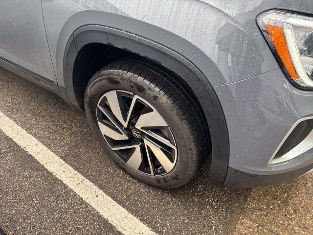 Used 2025 Volkswagen Atlas SE image 3