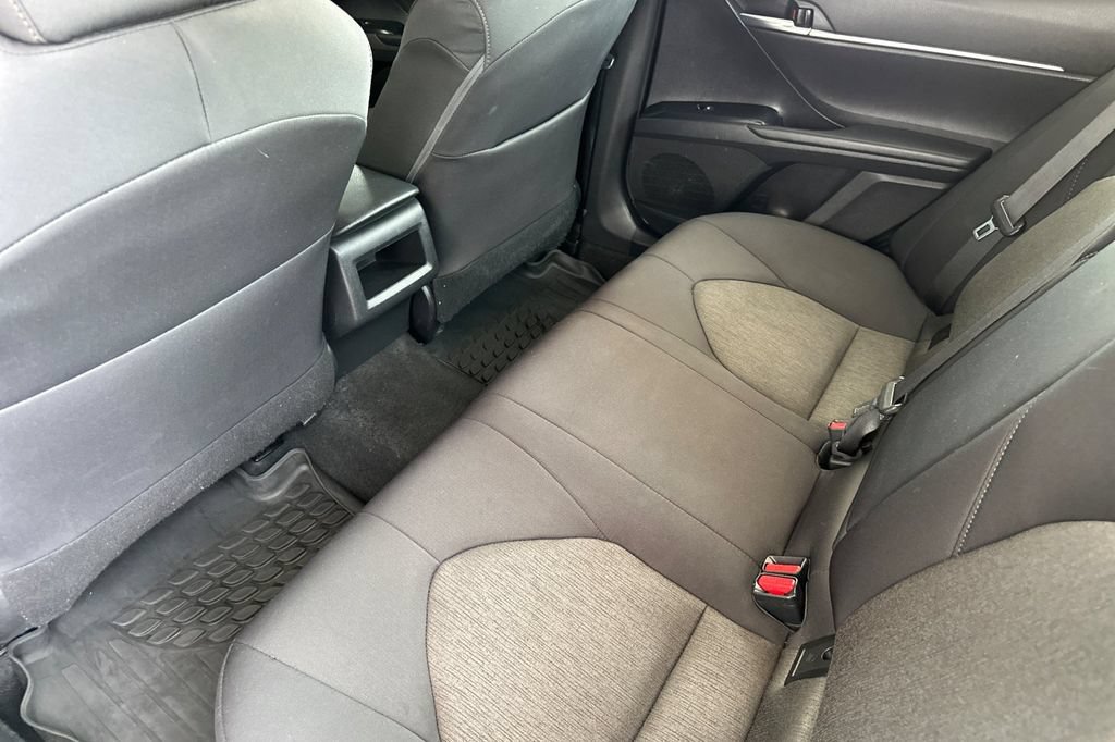 Used 2020 Toyota Camry LE FWD image 12
