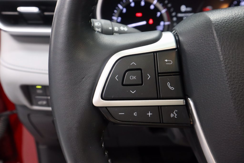 Used 2022 Toyota Highlander XLE AWD/4WD image 29