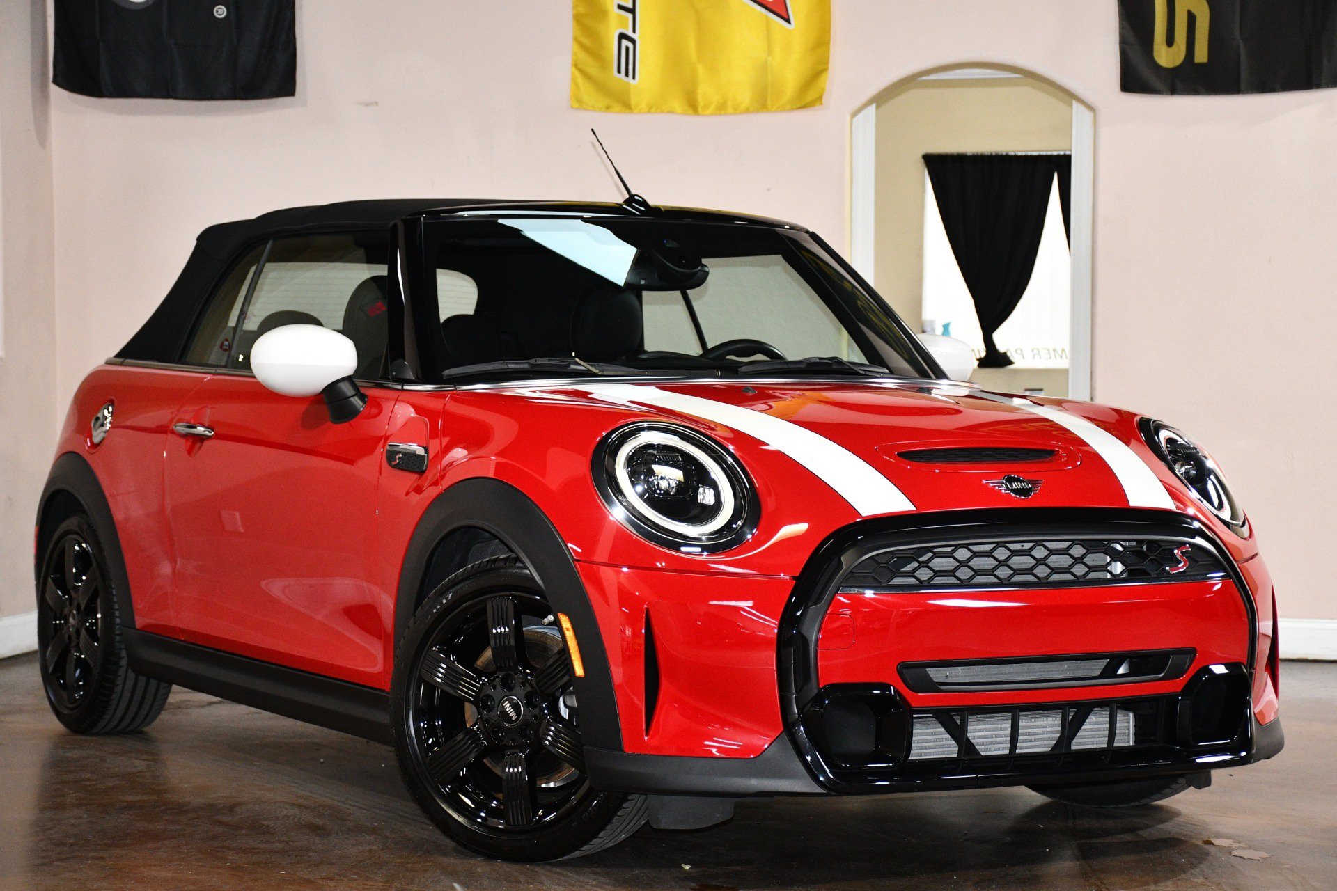 Used 2024 MINI Cooper S FWD image 3