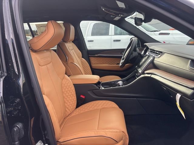 New 2025 Jeep Grand Cherokee Summit image 8