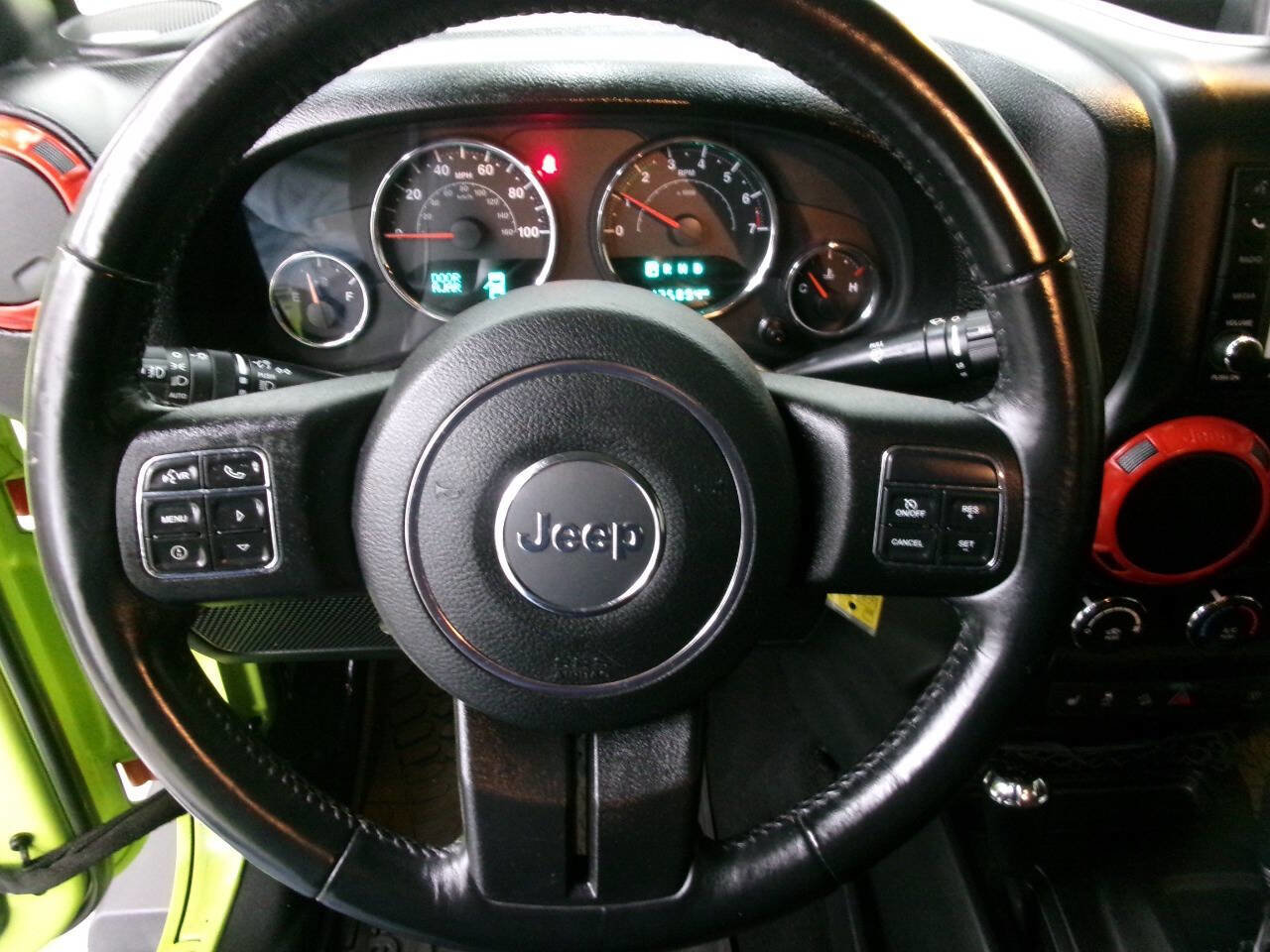 Used 2017 Jeep Wrangler Unlimited Rubicon w/ Cold Weather Group image 32