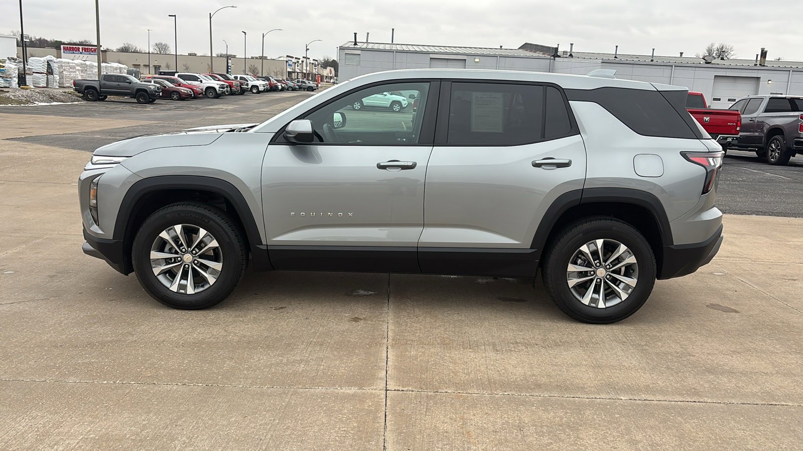Used 2025 Chevrolet Equinox LT image 6