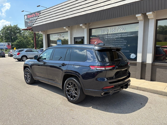 Used 2023 Jeep Grand Cherokee L Summit AWD/4WD image 3