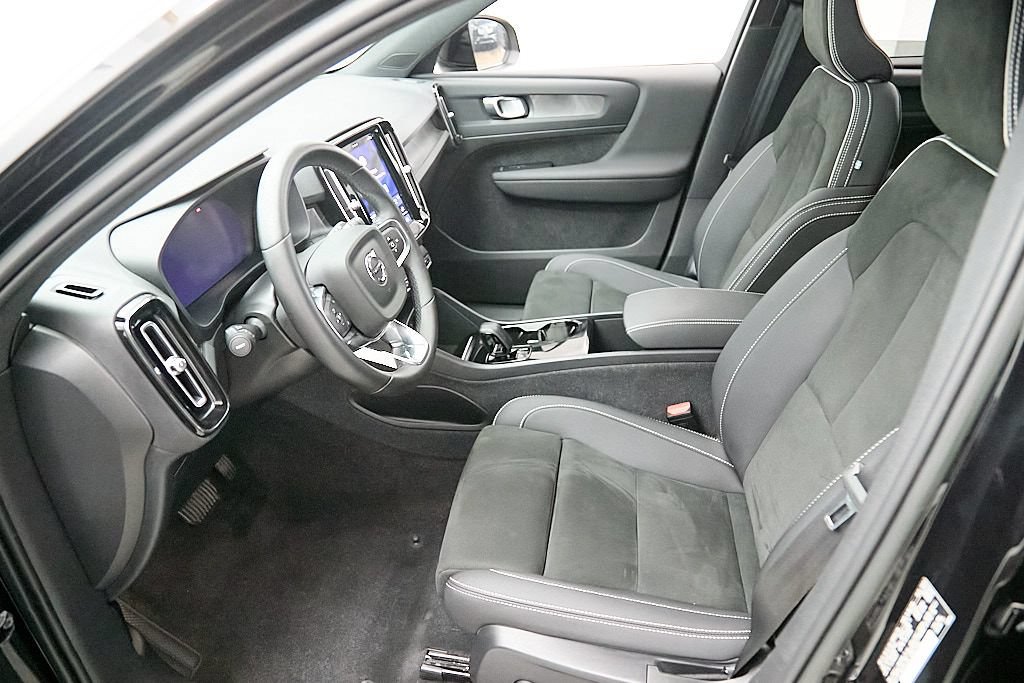 Certified 2023 Volvo XC40 Recharge Plus w/ Protection Package Premier AWD/4WD image 17