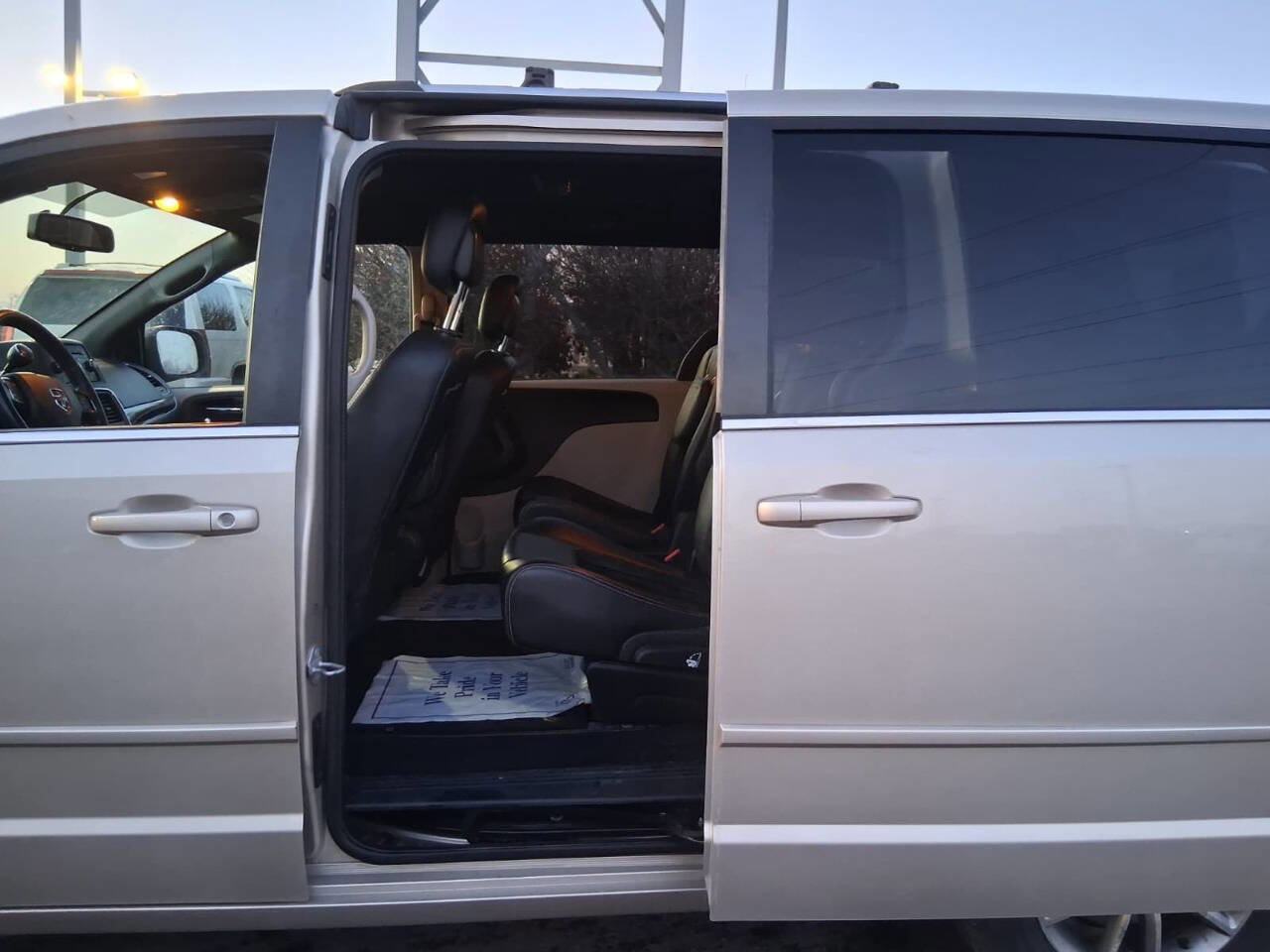 Used 2015 Dodge Grand Caravan SXT image 10