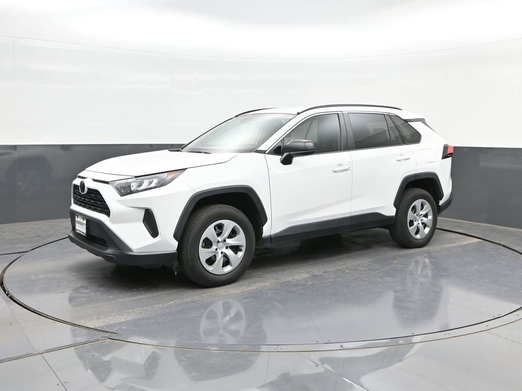 Used 2021 Toyota RAV4 LE image 1