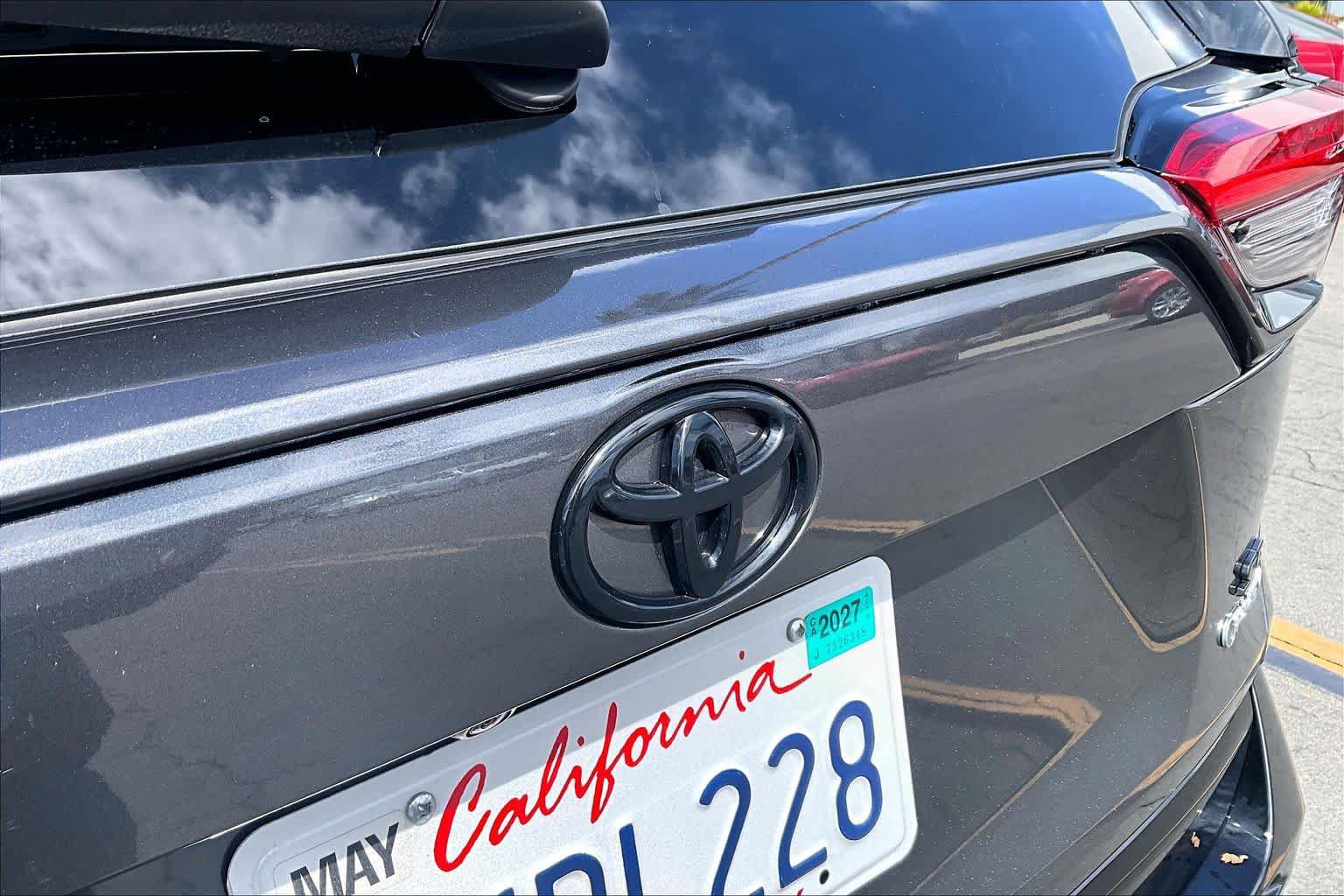 Used 2025 Toyota RAV4 SE w/ Weather & Moonroof Package AWD/4WD image 30