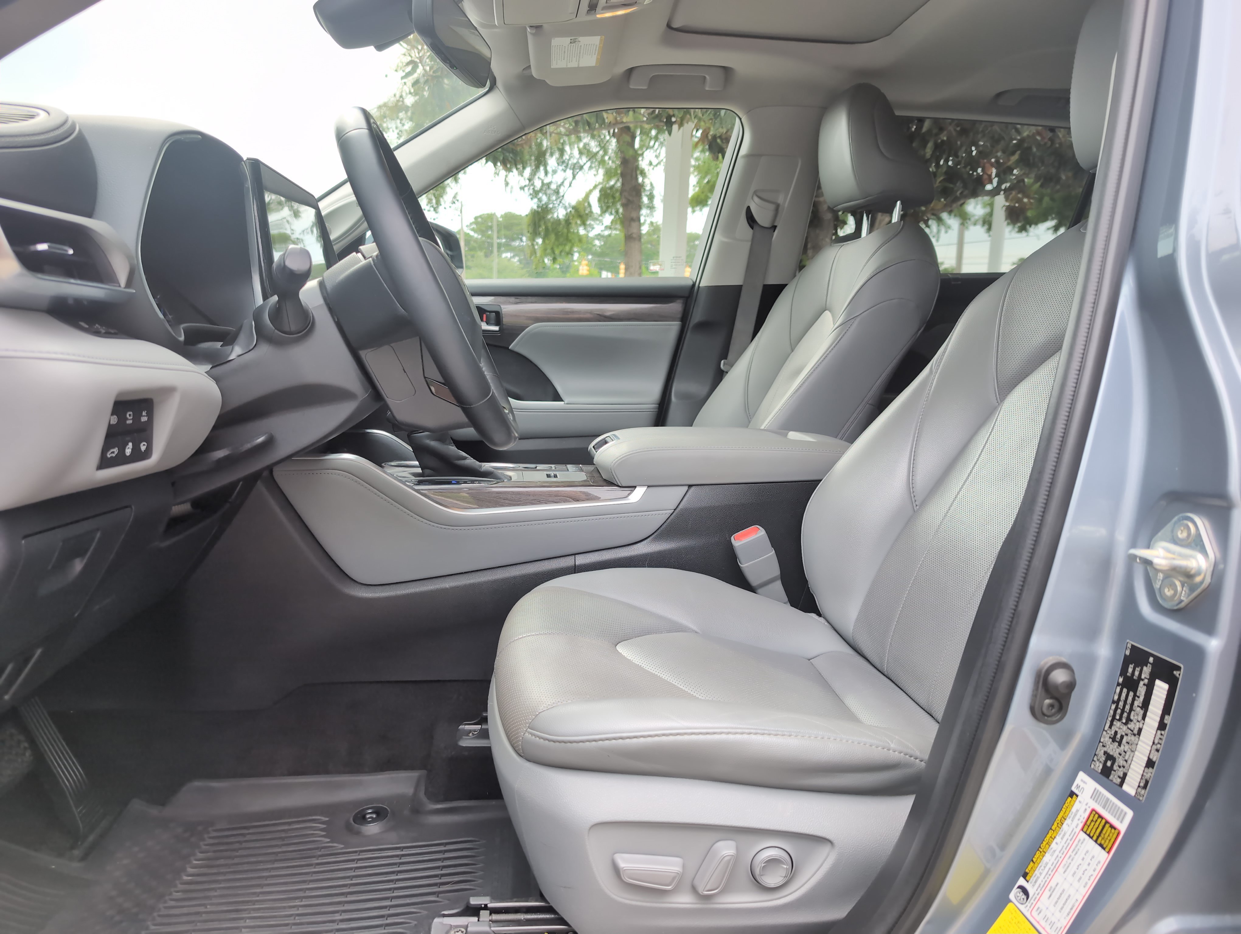 Used 2020 Toyota Highlander Limited FWD image 16