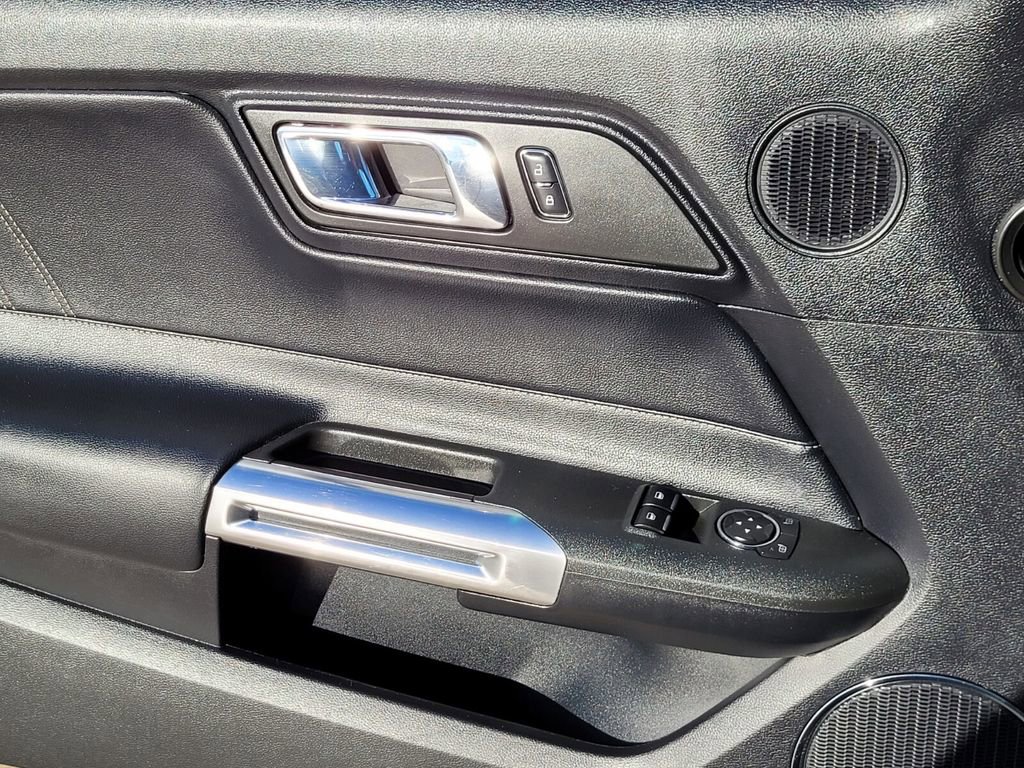 Used 2016 Ford Mustang Premium image 14