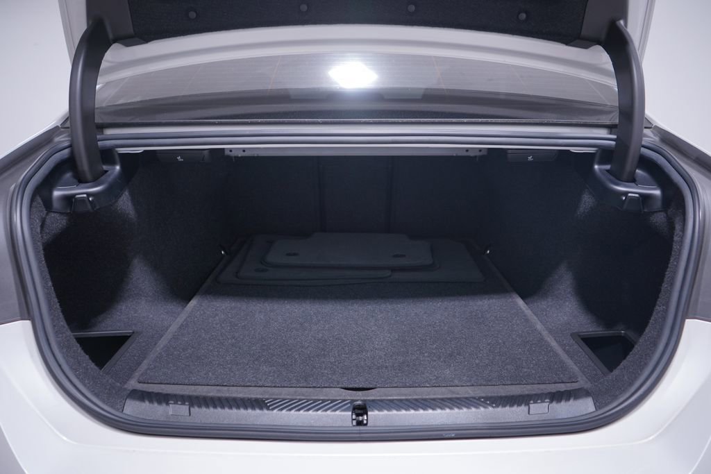 Used 2024 BMW 530i w/ Convenience Package image 18