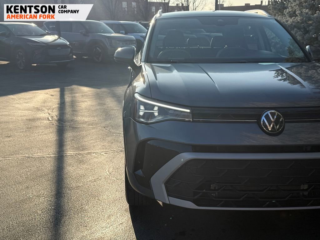 Used 2025 Volkswagen Taos SE image 14