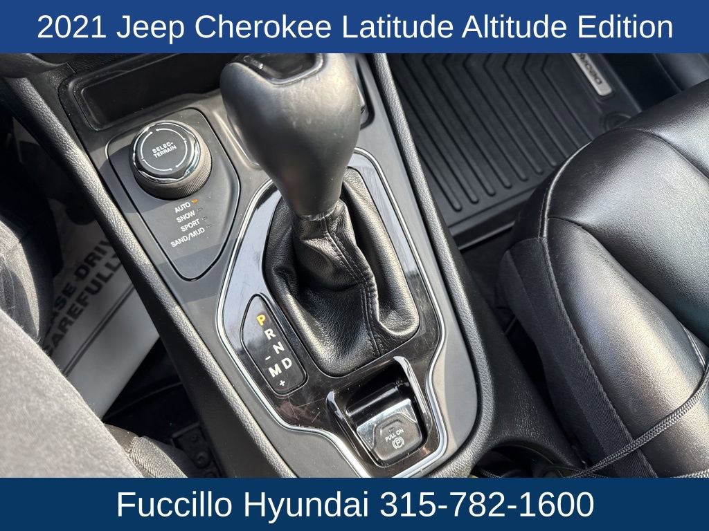Used 2021 Jeep Cherokee Latitude Plus AWD/4WD image 22