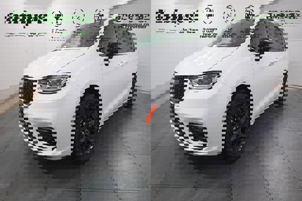 New 2026 Chrysler Pacifica Select w/ S Appearance Package