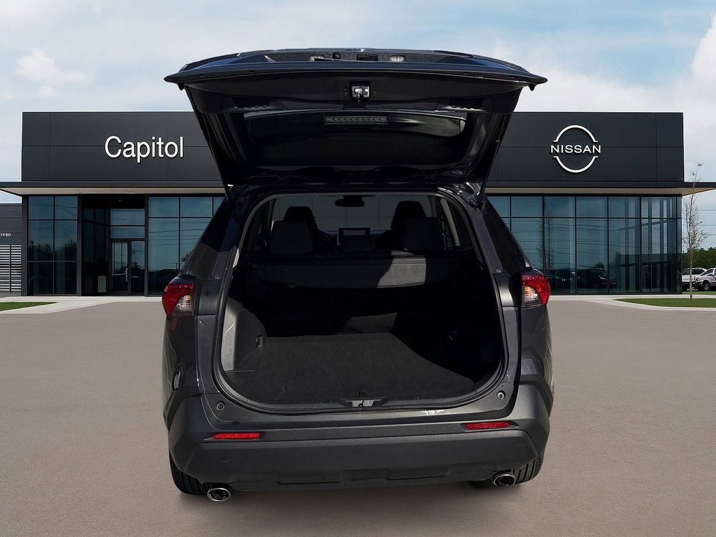 Used 2025 Toyota RAV4 XLE image 9