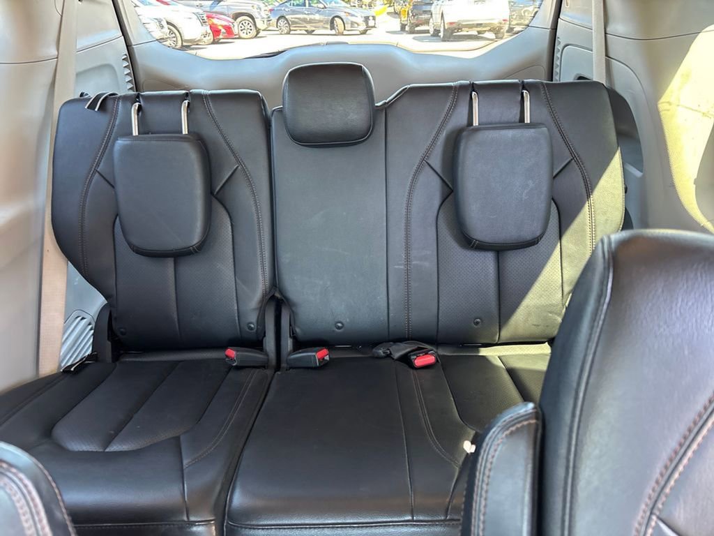 Used 2019 Chrysler Pacifica Touring-L FWD image 17