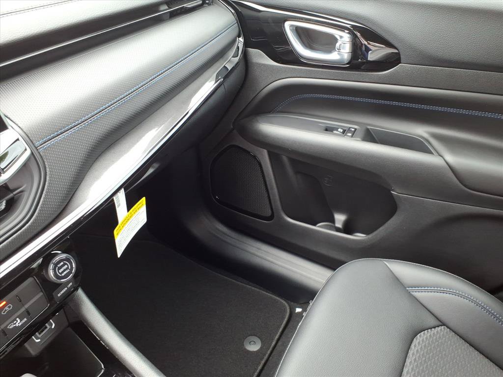 New 2026 Jeep Compass Latitude AWD/4WD image 16