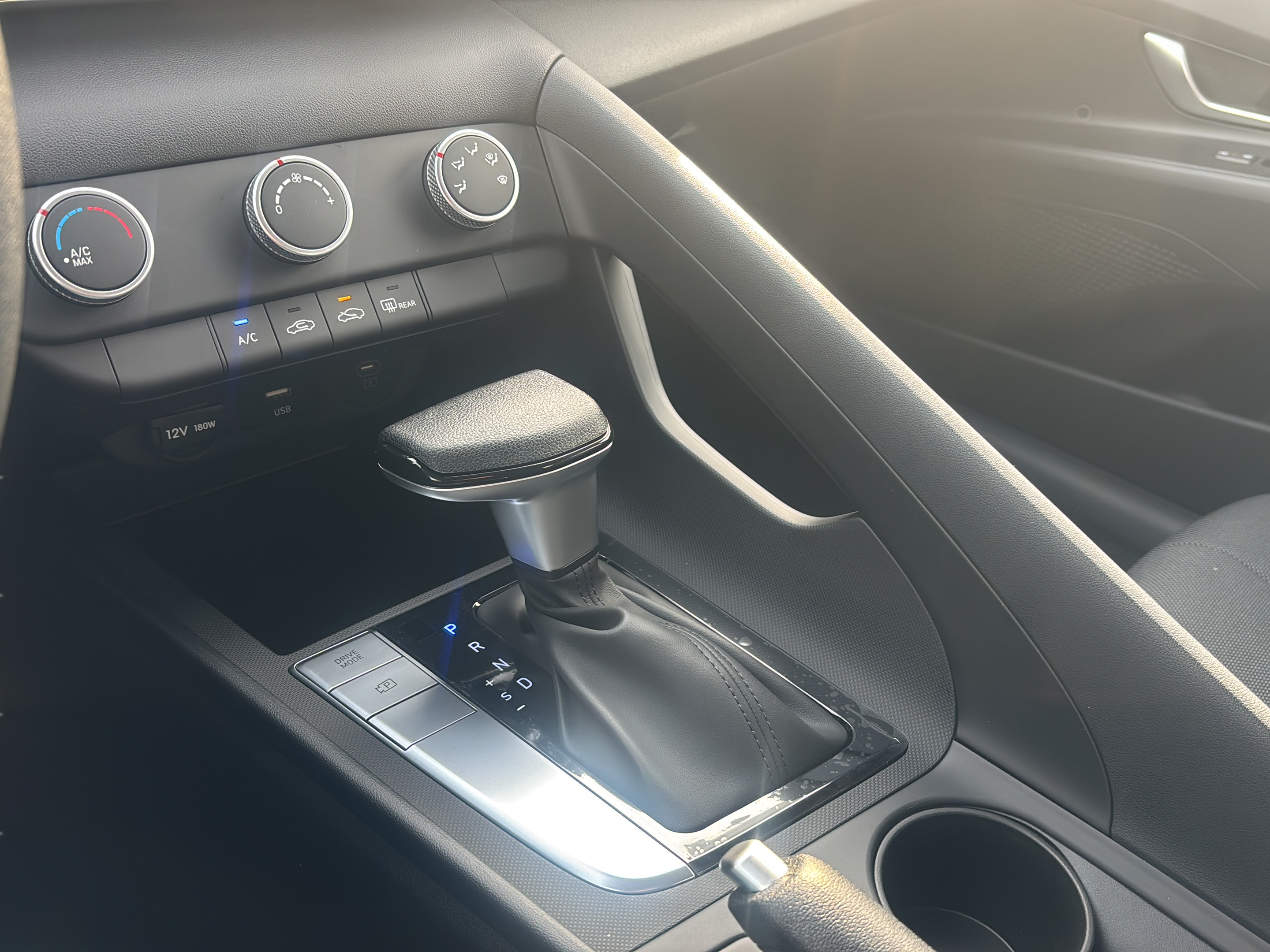 Certified 2026 Hyundai Elantra SE FWD image 18