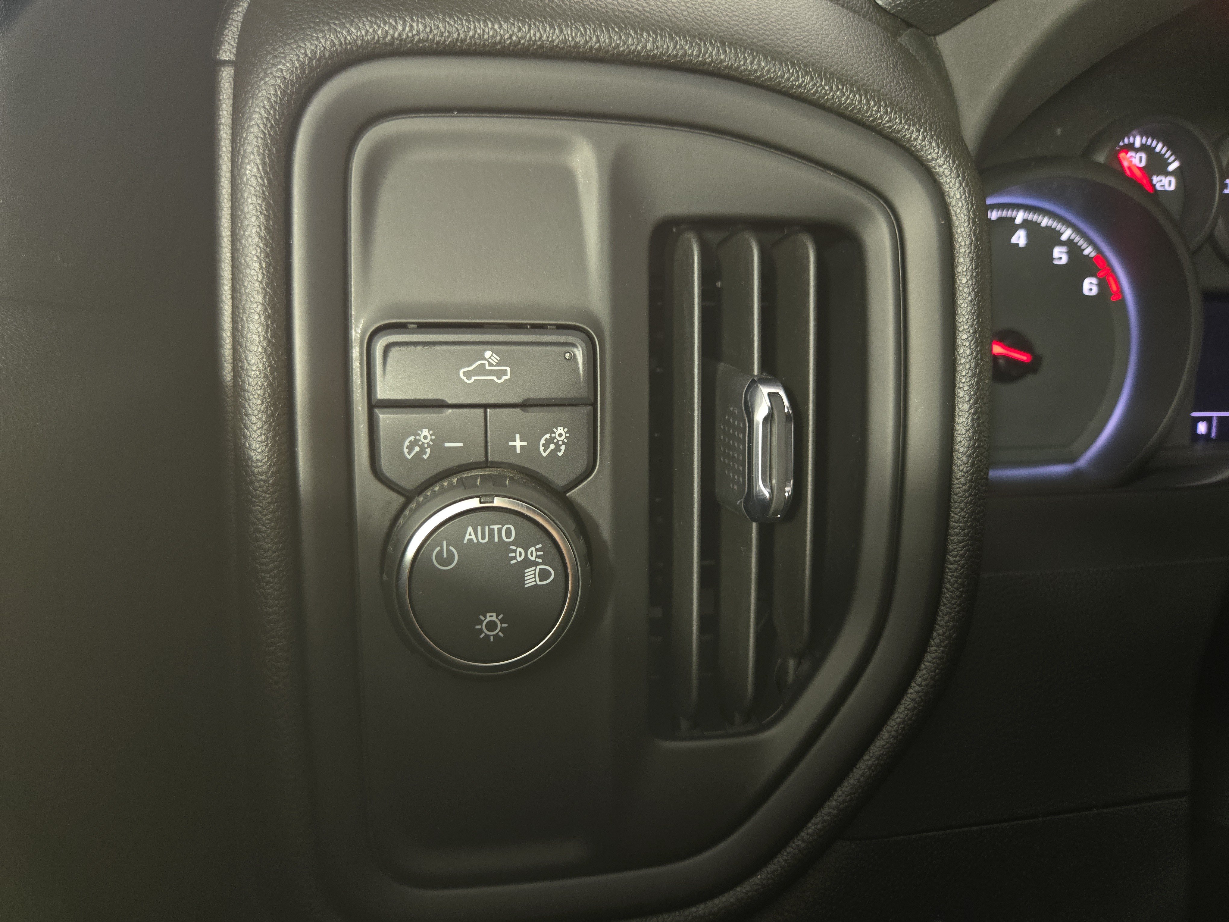 Certified 2023 Chevrolet Silverado 1500 Custom RWD image 25