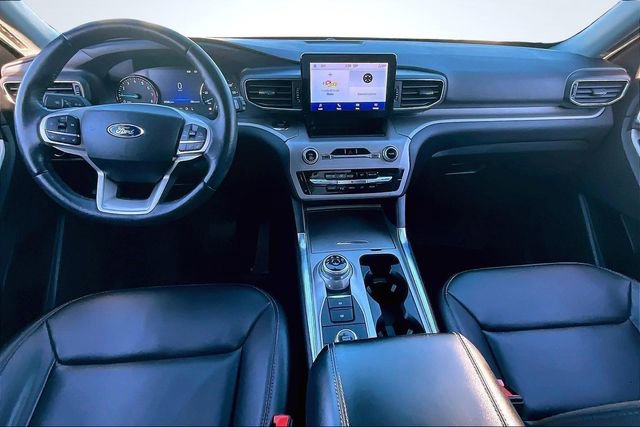 Used 2023 Ford Explorer XLT w/ Equipment Group 202A image 7