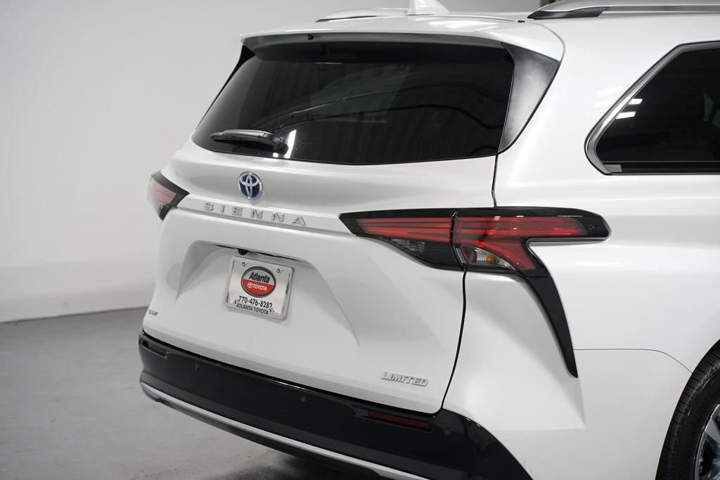 Used 2025 Toyota Sienna Limited image 9