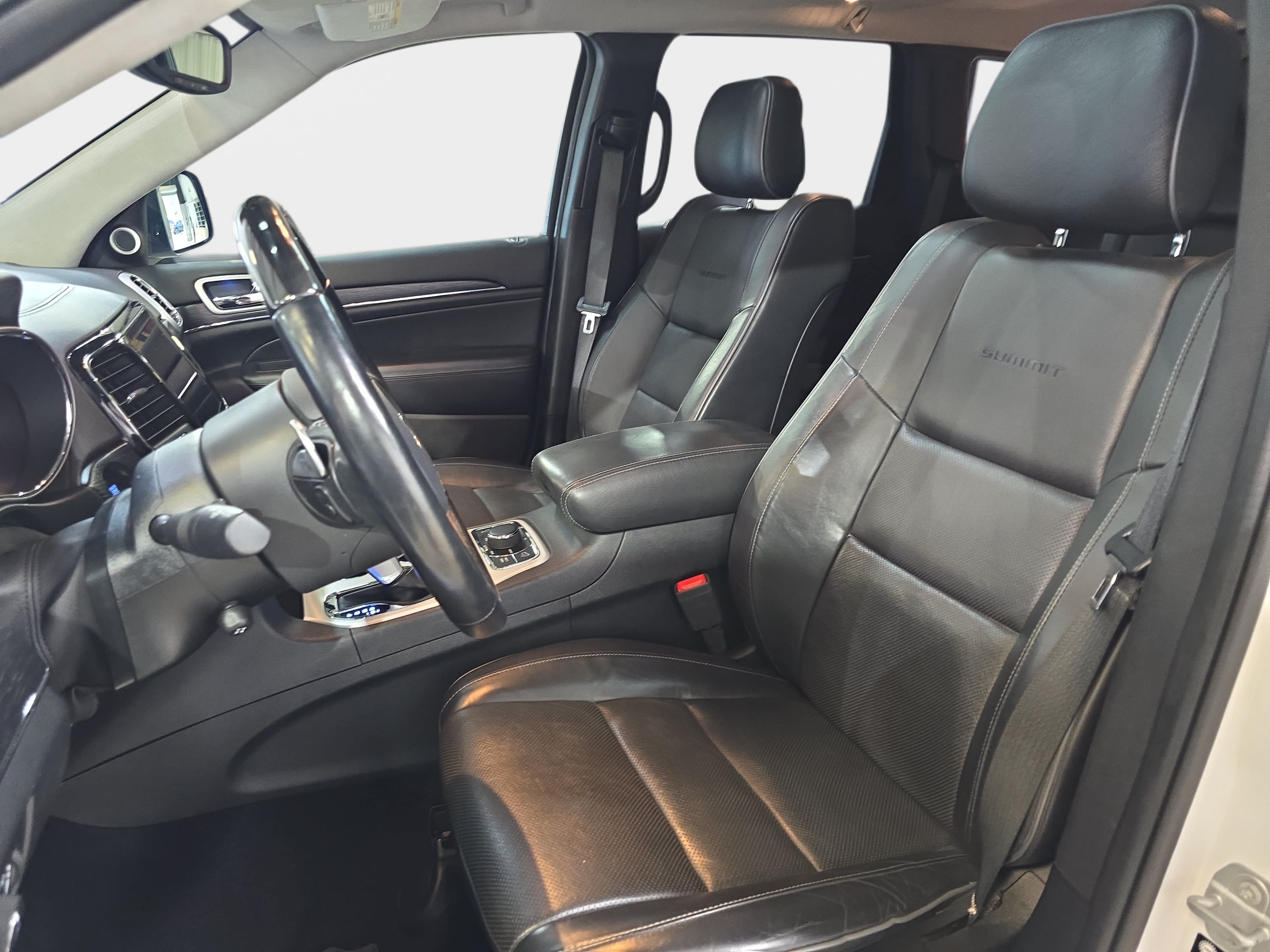 Used 2021 Jeep Grand Cherokee Summit AWD/4WD image 12