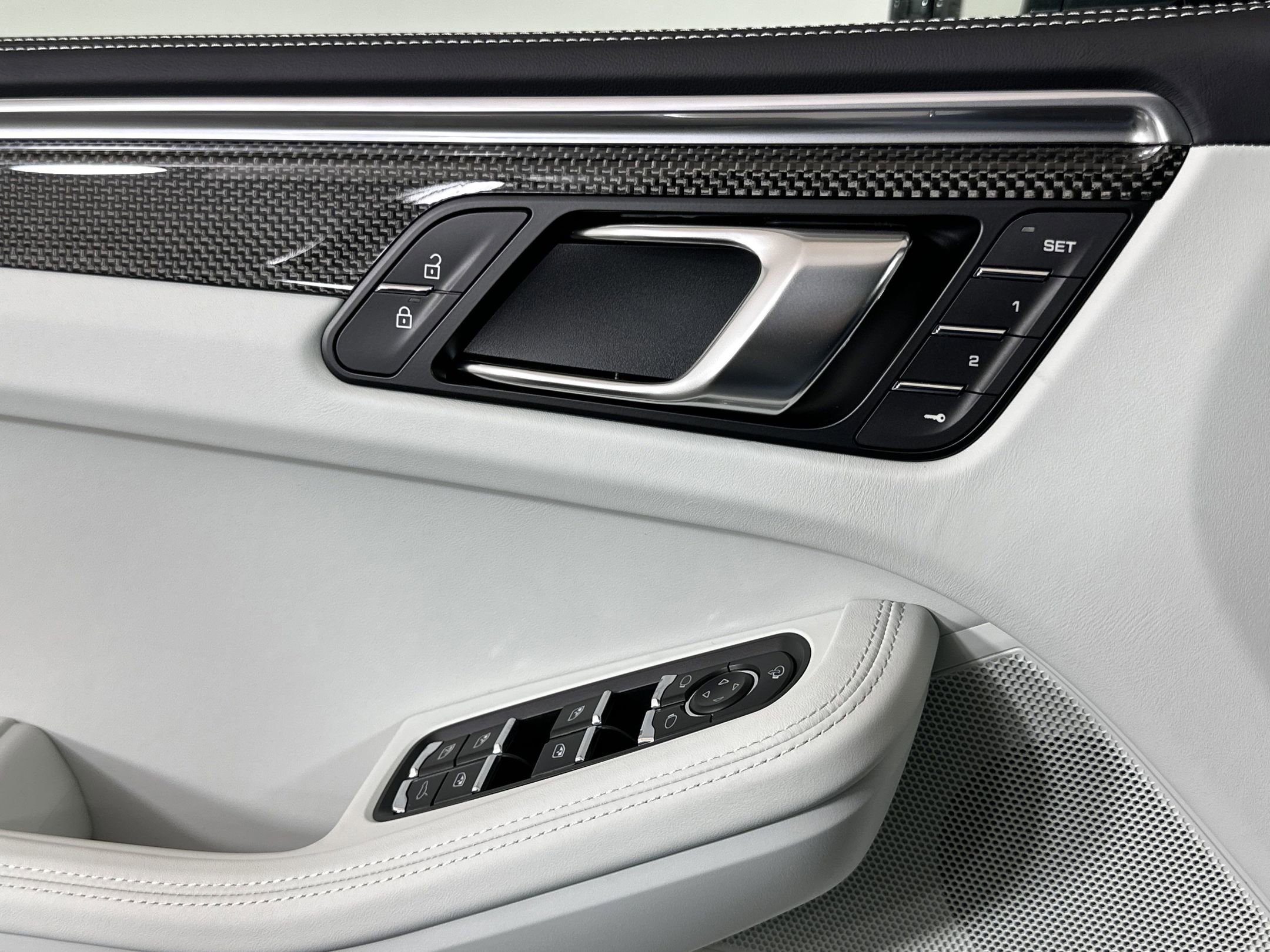 Certified 2025 Porsche Macan image 27