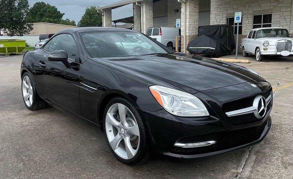 Used 2012 Mercedes-Benz SLK 350 image 2