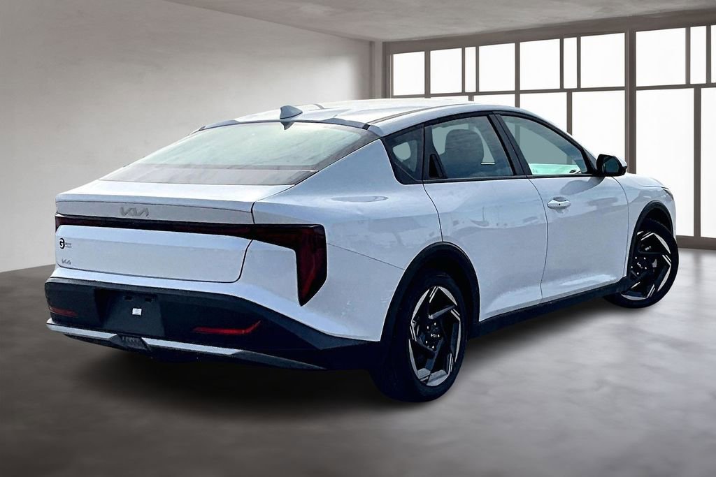 Used 2025 Kia K4 EX image 3