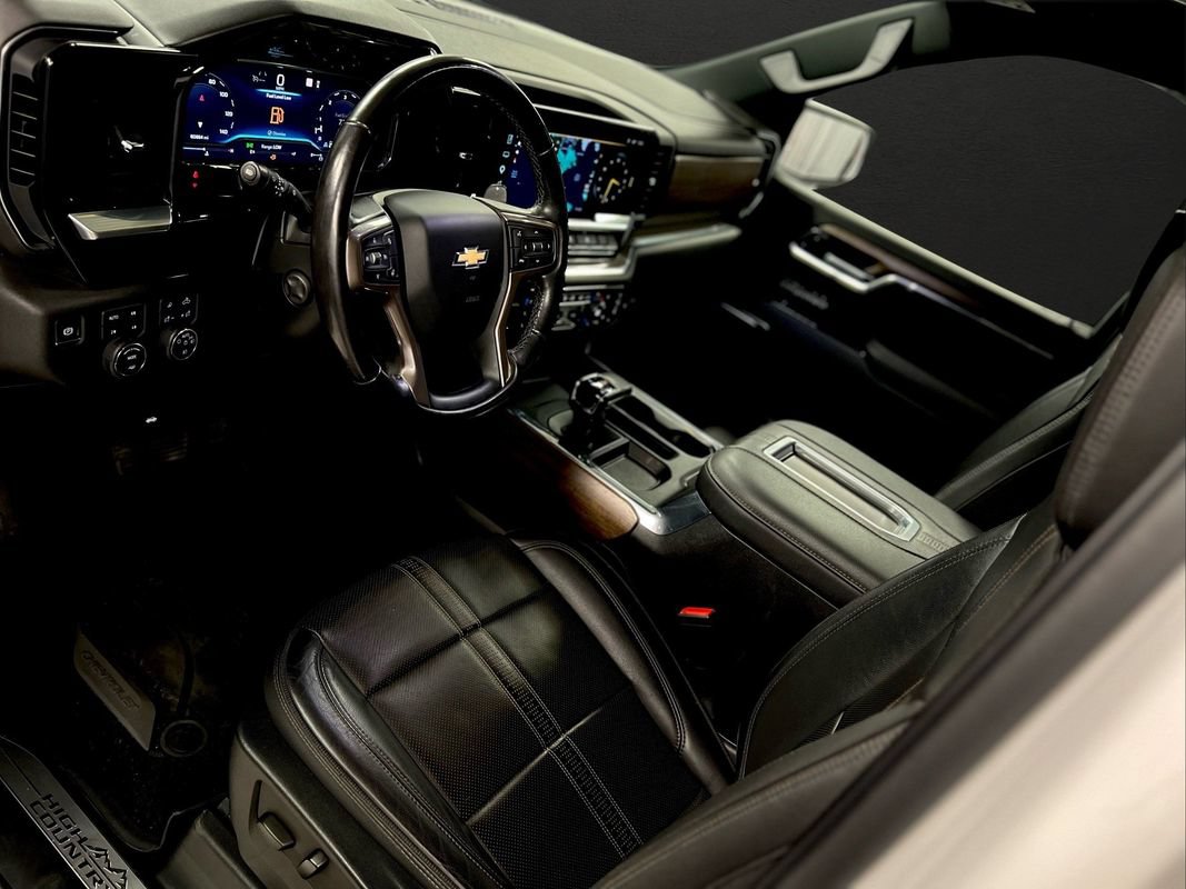 Used 2022 Chevrolet Silverado 1500 High Country w/ High Country Premium Package AWD/4WD image 16