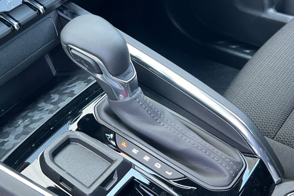 New 2025 GMC Canyon Elevation w/ Technology Package image 18