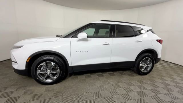 Used 2023 Chevrolet Blazer LT w/ Convenience Package FWD image 8