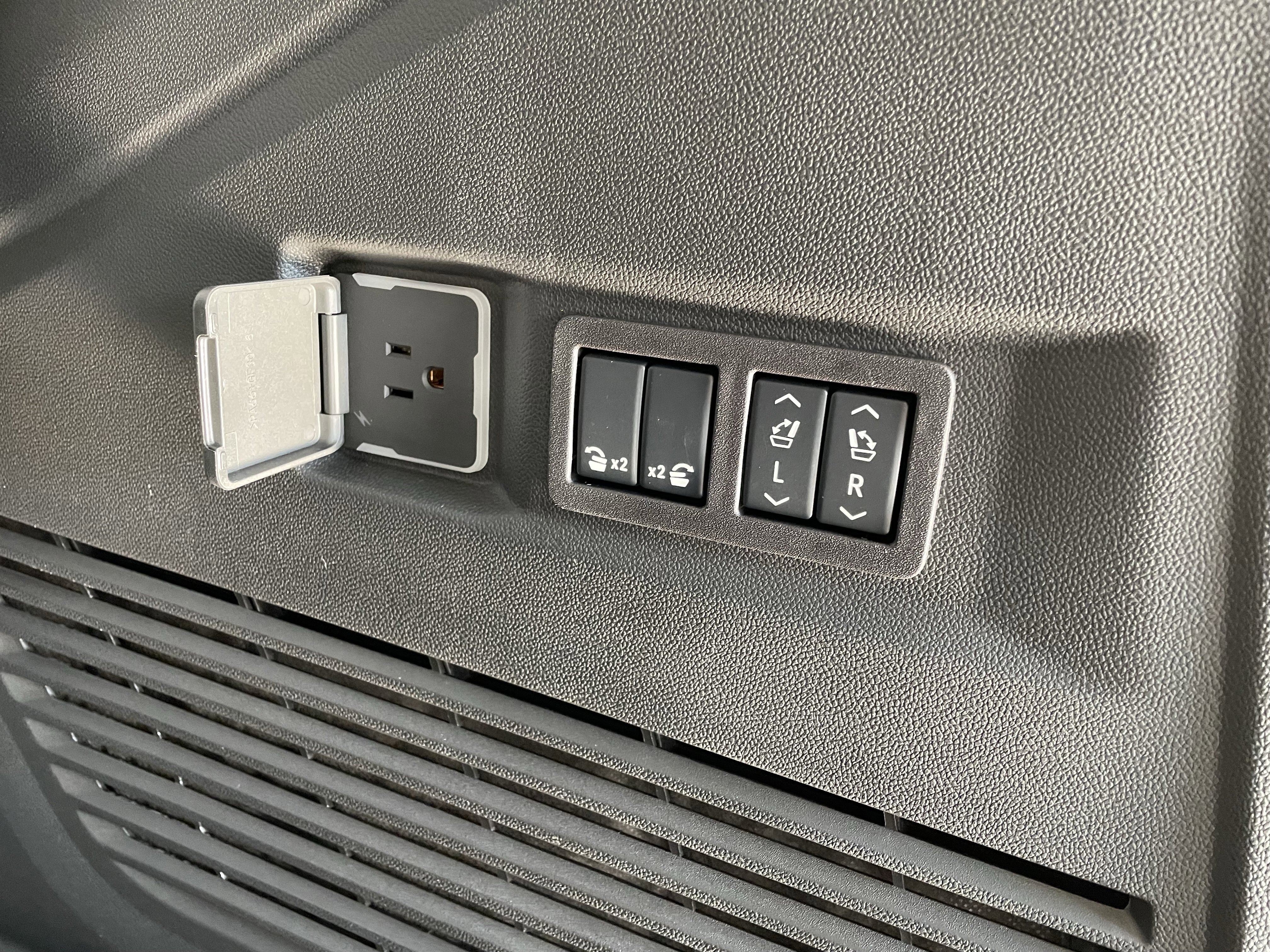 New 2025 GMC Yukon AT4 w/ AT4 Premium Plus Package image 10