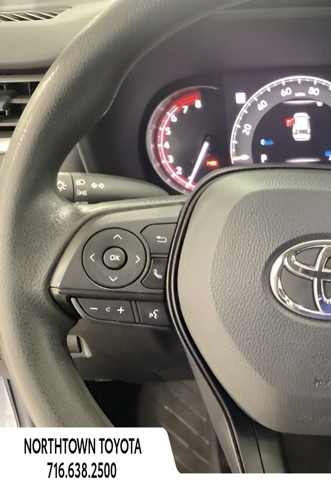 Used 2025 Toyota RAV4 XLE AWD/4WD image 23