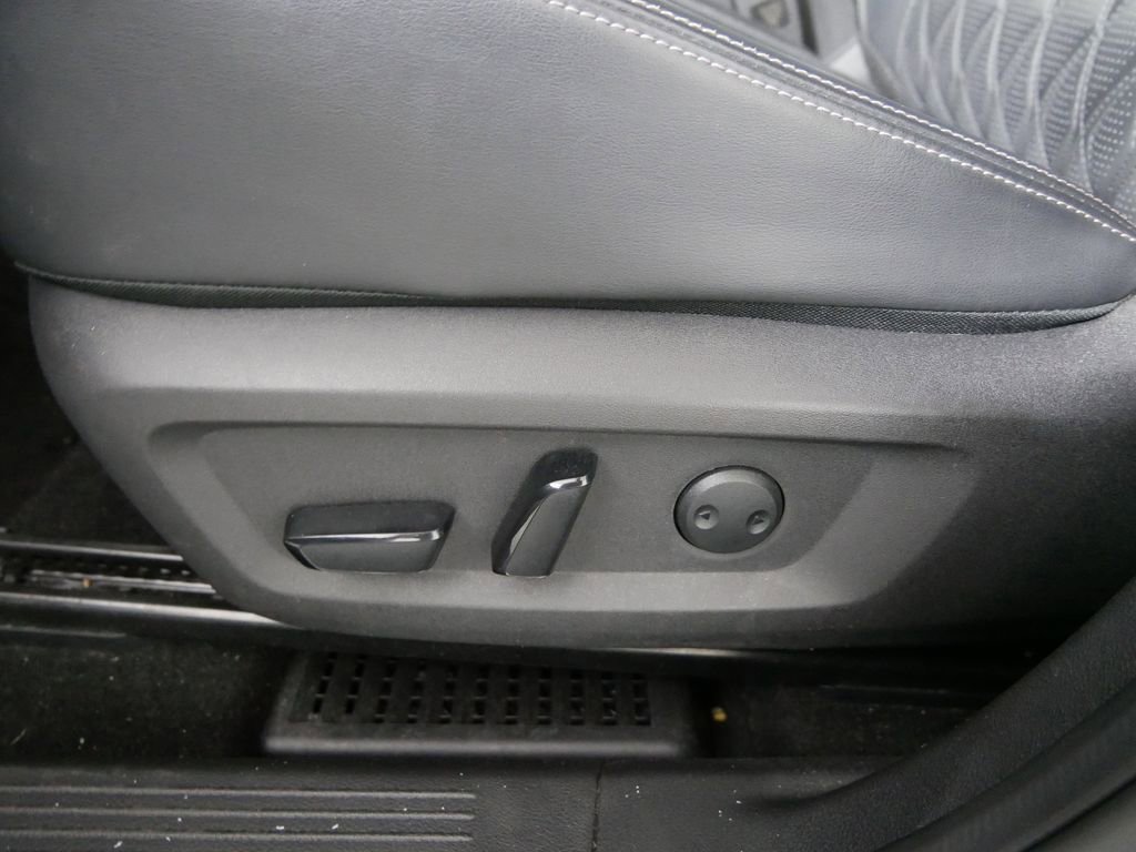 Used 2022 Nissan Rogue Platinum w/ Head-Up Display Package image 18