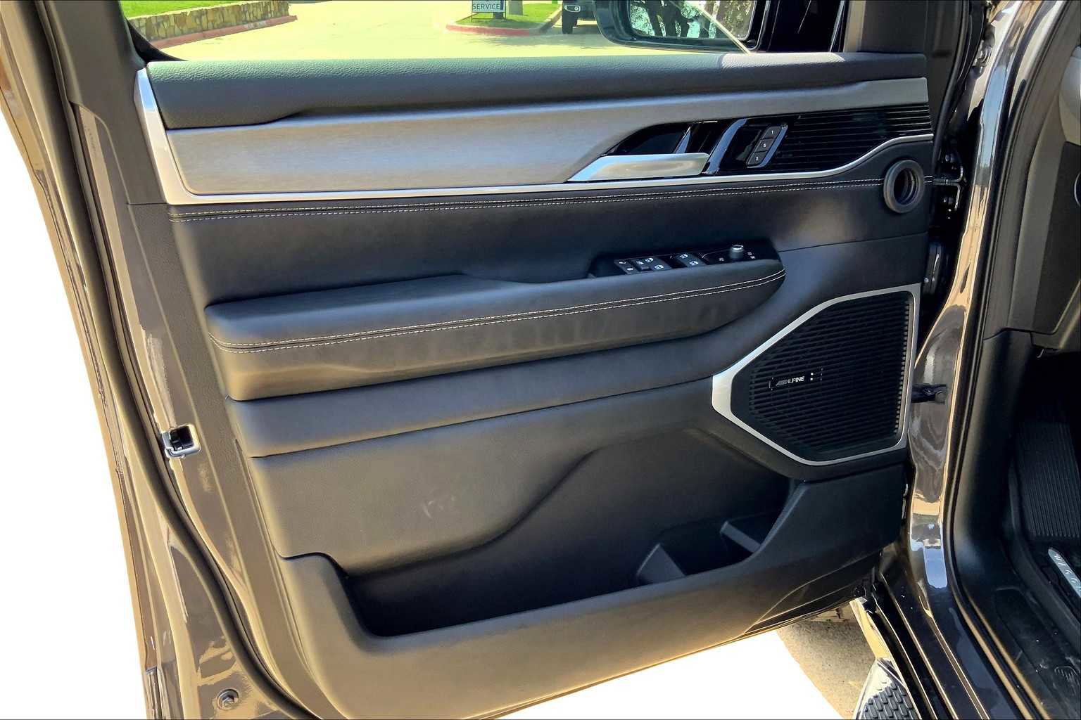 New 2025 Jeep Wagoneer Series II image 10