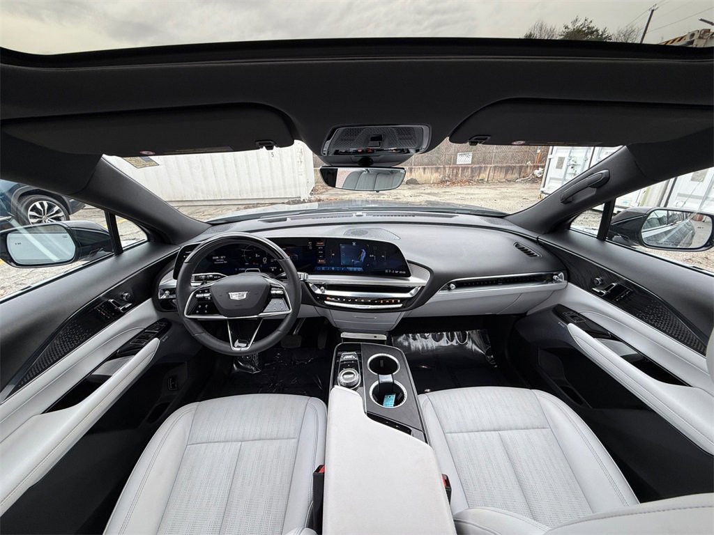 Used 2023 Cadillac Lyriq 2WD image 23