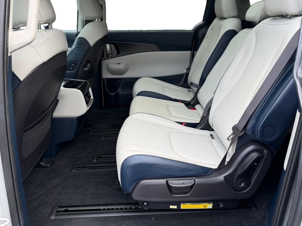Certified 2025 Kia Carnival SX w/ SX Dark Edition Package FWD image 12