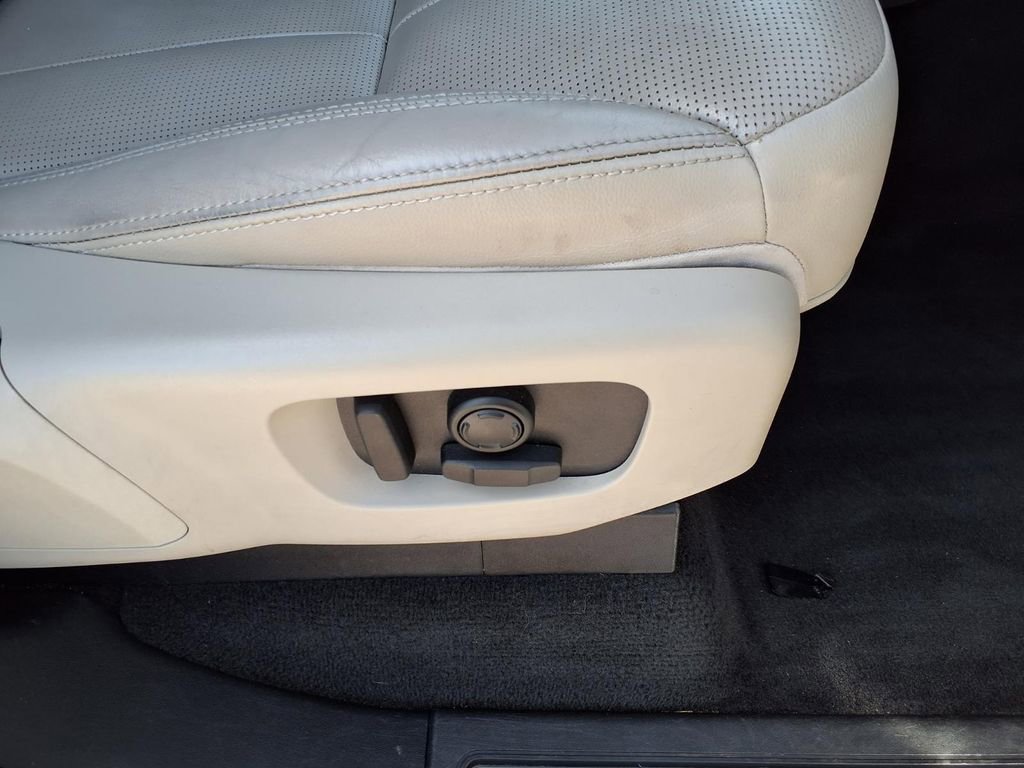 Used 2019 Land Rover Discovery HSE AWD/4WD image 13