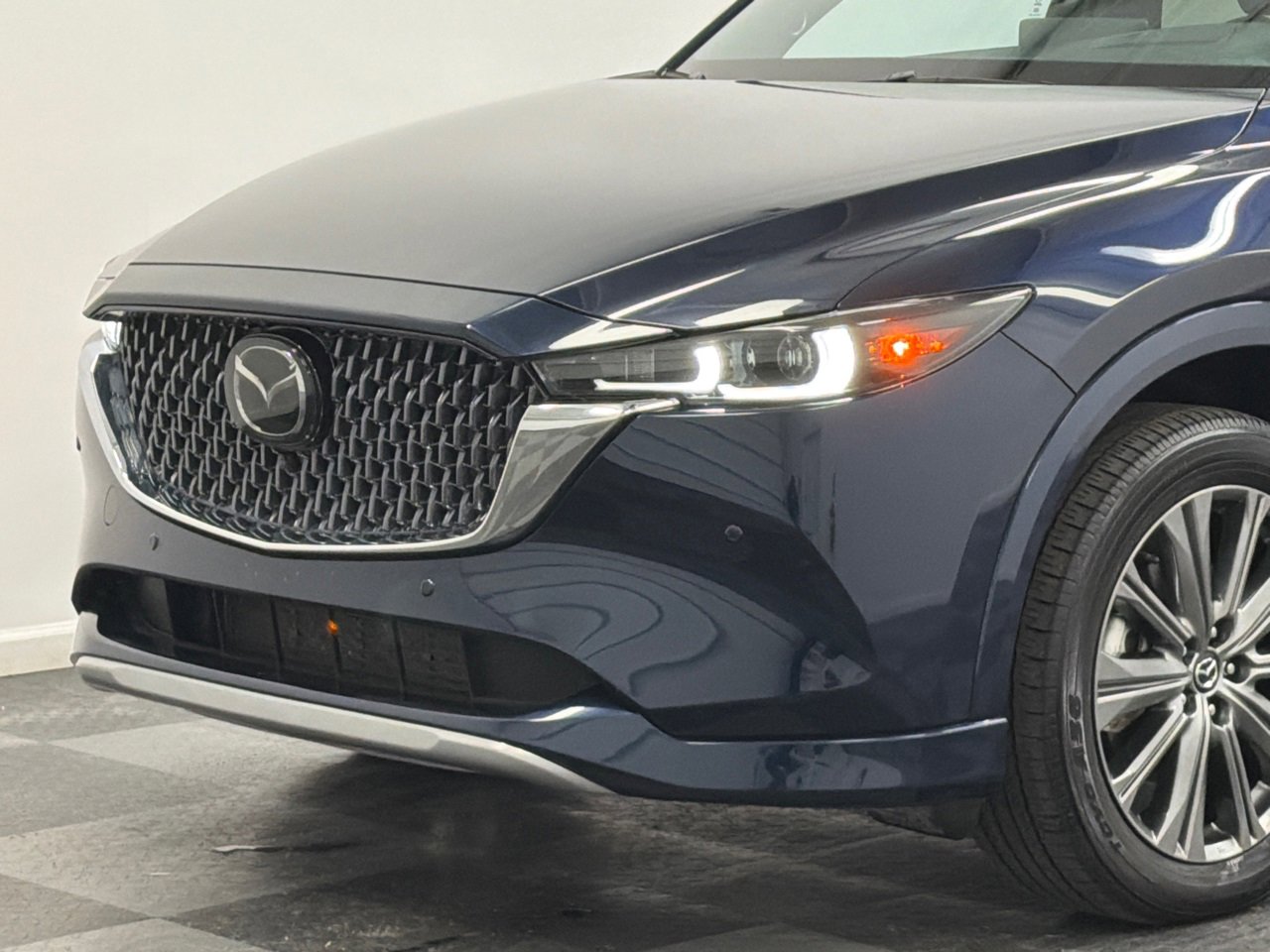 Used 2025 MAZDA CX-5 Signature image 2