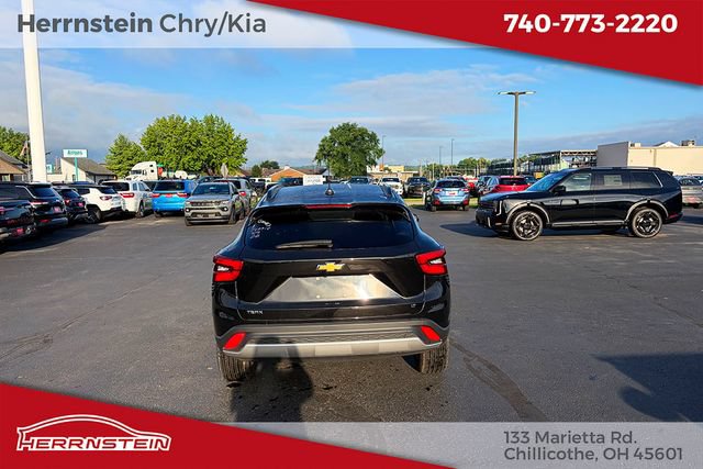 Used 2025 Chevrolet Trax LT FWD image 32